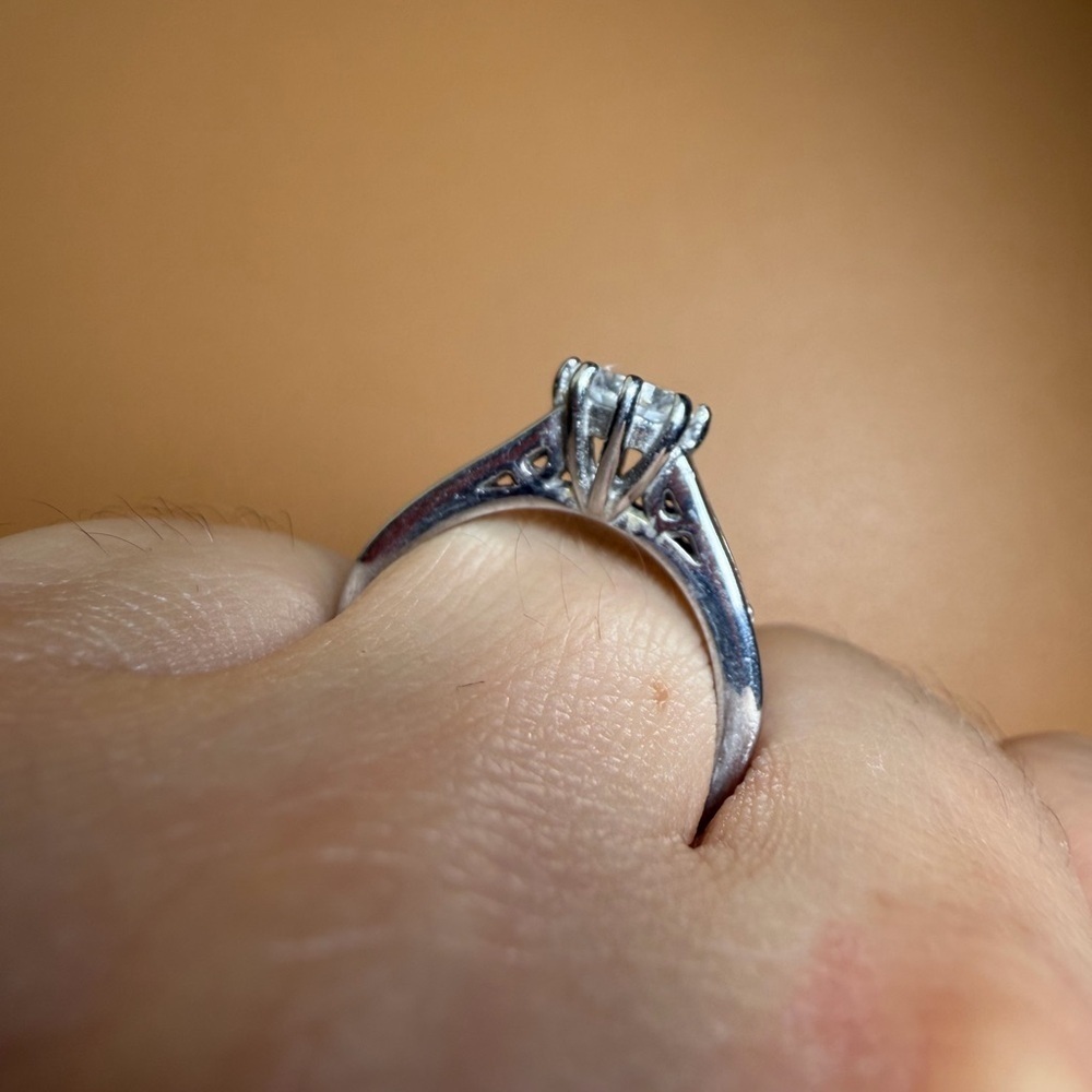 Solitaire Ring - Picture 5 of 15